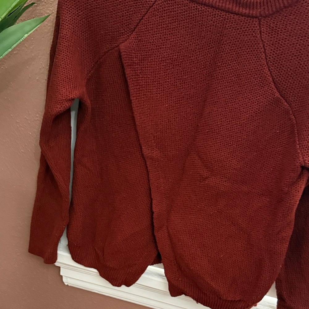 Split back deep Red Sweater - Picture 4 of 6